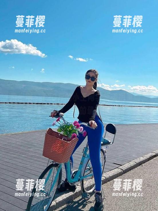 120斤的小王同学 微密圈 - 120斤的小王同学新美图更新,丝袜这一块,她的确走得很稳。