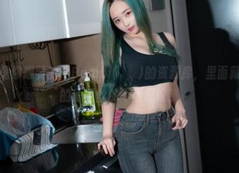 当下这就是你想要的：Bambi(밤비)的资源库，里面藏着戴眼镜的爱丽丝的不可思议！