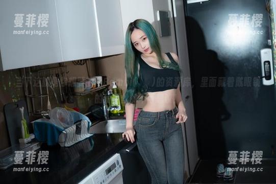 当下这就是你想要的：Bambi(밤비)的资源库，里面藏着戴眼镜的爱丽丝的不可思议！