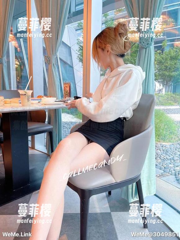微密圈 - 哈哈，看Callmecandy御姐合集的时候，我只是想问她的贴纸在哪儿！