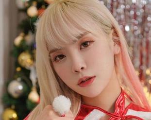 Dami(퀸다미)的私拍作品主打“秘书风”，难道这就是传说中的职场誘惑？!