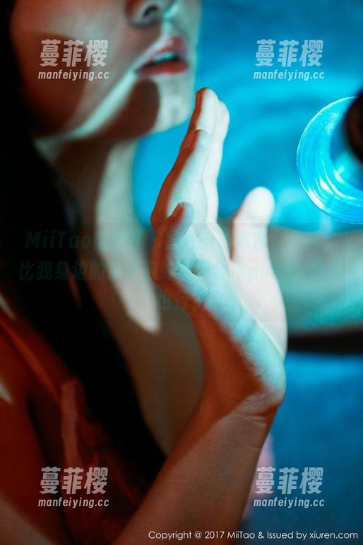 MiiTao蜜桃社-木奈奈 MiiTao蜜桃社 - 图片中的木奈奈女孩,比我身边的某些姐妹还要会摆pose,这样也行?