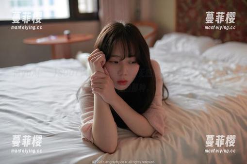 MyuA(뮤아)SOOTV：迷你裙美图，无意间我把自己想象成了公主——假装的那种。