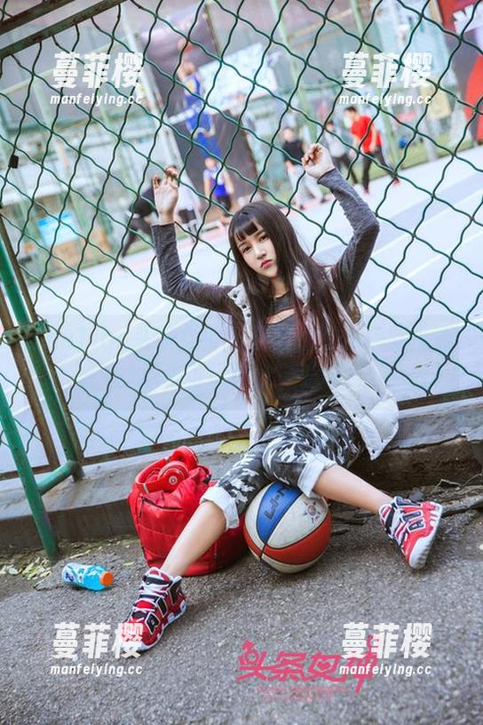 TouTiao头条女神-张蓝欣 TouTiao头条女神 - 张蓝欣的体操服写真,原来可以如此随意呀!