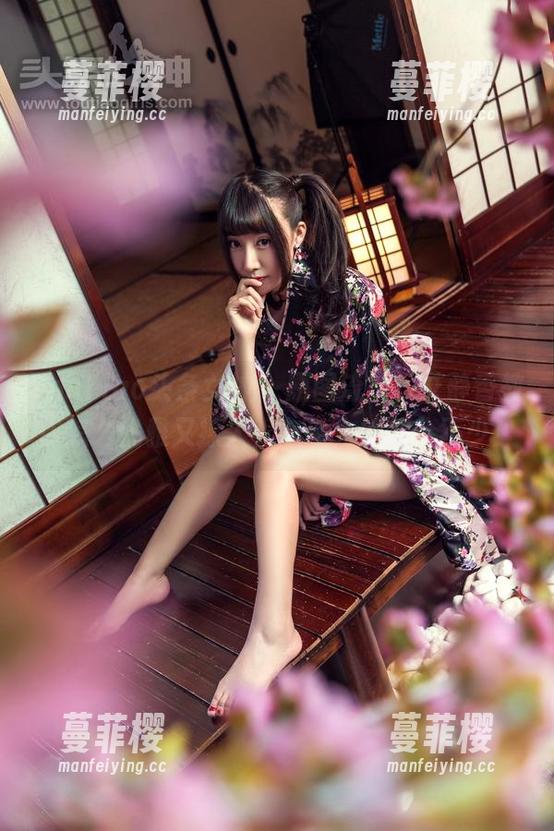 TouTiao头条女神 - 原图流出，艾静香教你怎么优雅又撩人，灰丝为她加分不少！
