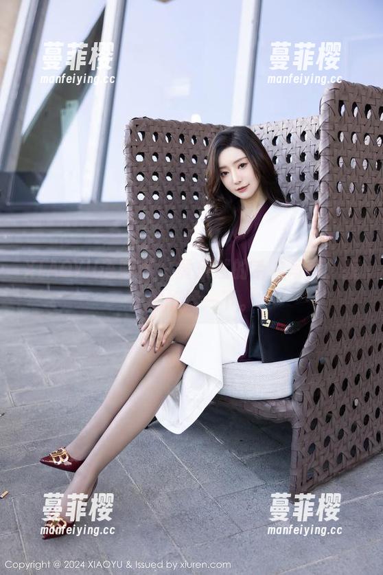 XIAOYU语画界 - 黄乐然的毛衣写真，摸了都想揉一下。