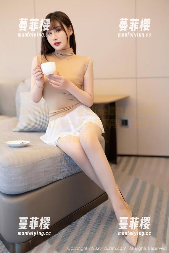 Xiuren秀人网-Elise谭晓彤 Xiuren秀人网 - 看Elise谭晓彤穿职业装,照片集里每一张都是不同的“我今天又没睡好吗”。