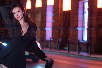 Xiuren秀人网 – 大家好！最新的夏日分享，周慕汐fairy一个人也可以比海滩更火热！