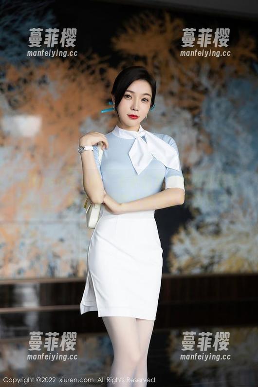 Xiuren秀人网 - 小小白思宜的职业装写真：哇，这套衣服能让我边工作边秀气！