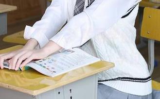 Xiuren秀人网 – 梦然同学的连体衣图包：可以穿上街没？来，分享讨论一下！