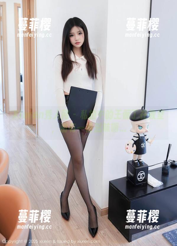 Xiuren秀人网 - 私拍中的王俪丁在教室，别有一番滋味啊...
