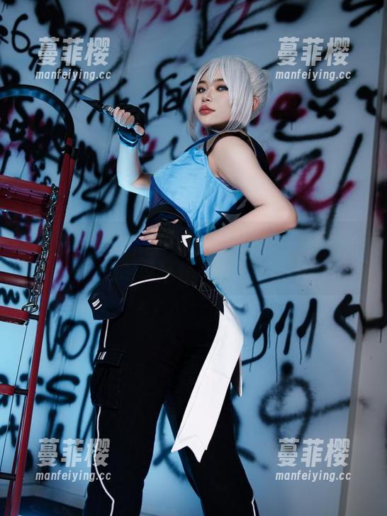 ZinieQ分享图包：小光穿火箭队制服，谁还敢说我只有精灵球？