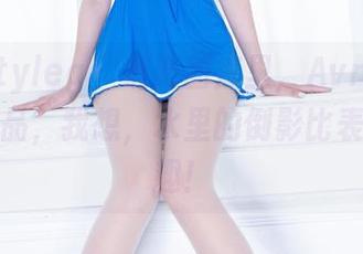 beautyleg – 最新图库里，Avril在泳池的作品，我想，水里的倒影比表面更有趣！