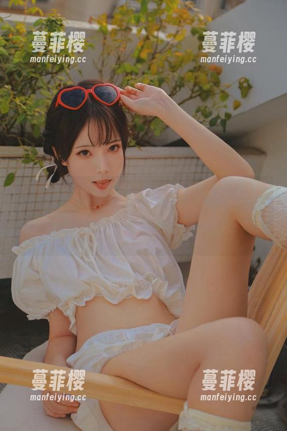 观看fushii_海堂的“魔法少女”，我暗自咕哝，这不是简单的图包，而是另一种诱惑啊。