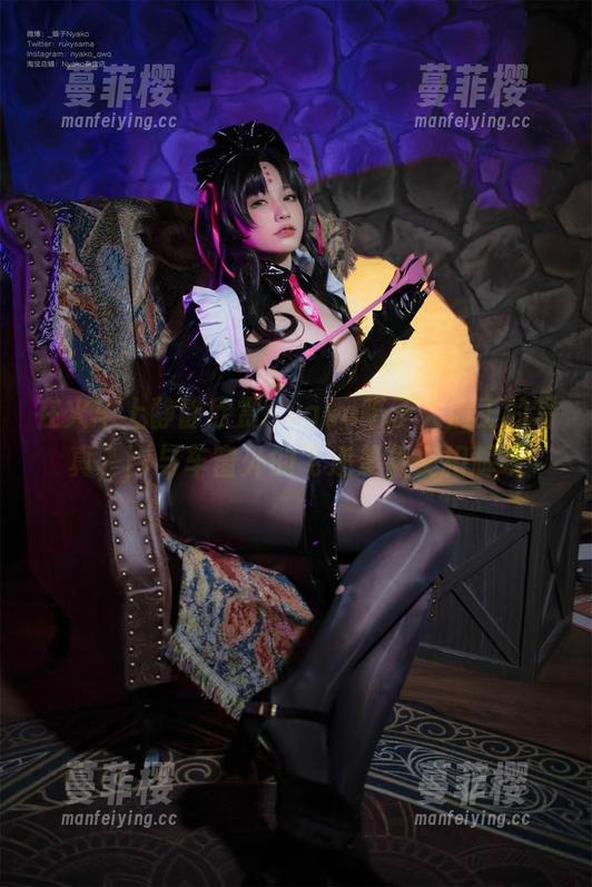 在火车上静静欣赏nyako喵子大魔王的写真，jk与车窗外的飞速景象交相辉映