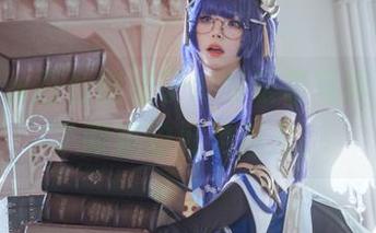又一套w百合欧皇子w的眼镜写真,发现了眼镜的另类魅力。