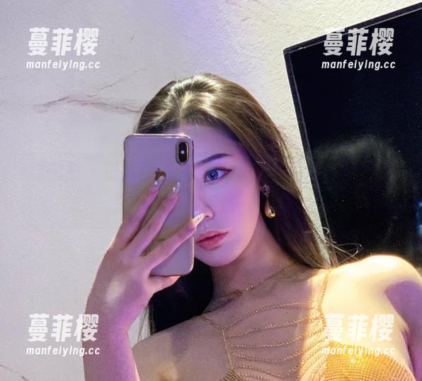 微密圈 - 最新的不爱笑的赛琳与渔网，图片像是一个小小宇宙在闪耀。