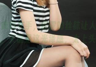丽柜 – 原图在手,露露的丝袜让人无法自拔,关键是这光泽感,太上头!