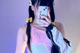 当一个博主开始在冬季玩色彩的把戏，九言的写真真让人分不清季节