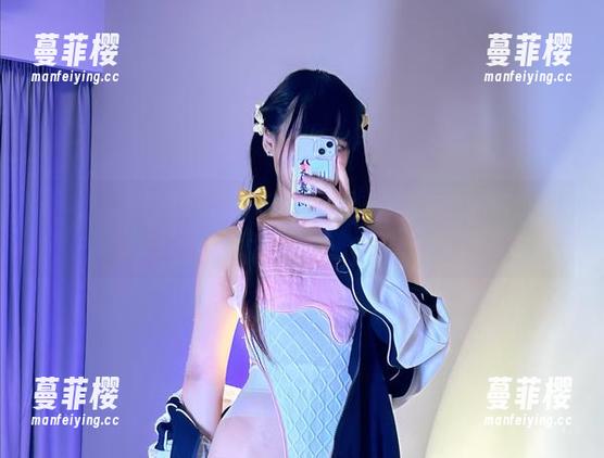 当一个博主开始在冬季玩色彩的把戏，九言的写真真让人分不清季节