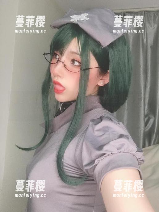你十七鸽私房写真大揭秘：当空姐遇上流行元素，会碰撞出怎样的火花？