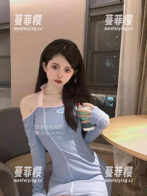 JK书包的奇迹，倦倦喵的写真真让人想下载去瞧瞧