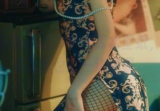 一瞥兔玩映画的绑带死库水壁纸，发现原来简单也是一道风景。