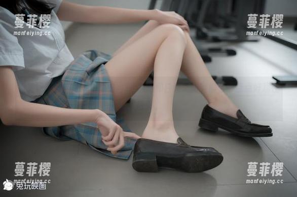 兔玩映画 看兔玩映画的原图,总觉得JK制服和白丝之间有那么一点点好戏在后头。