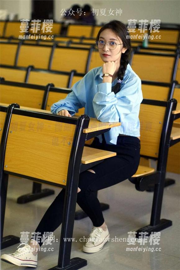 初夏女神-点点 初夏女神 - 图册里点点的JK咖啡写真,谁说不能图个乐子呢?