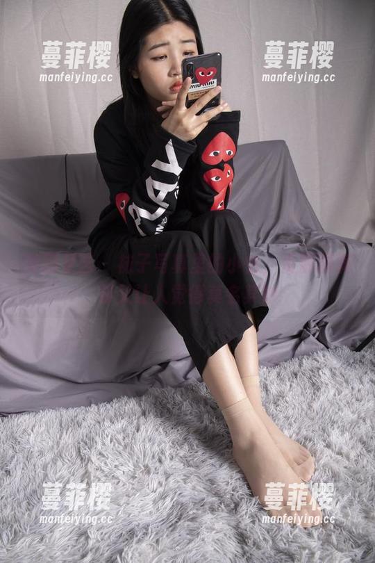 南国足艺-小怡 南国足艺 - 袜子写真里的小怡,资源满满却又让人觉得莫名其妙