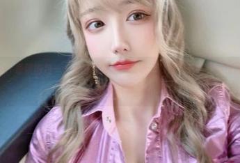 啾小妍Deer最新图包——黑白的世界，哦喔，我是不是需要慢慢品味，别急着翻页哦。
