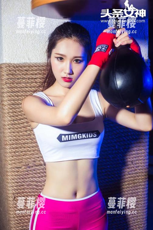 头条女神-乔安 头条女神 - 乔安的套装,谁说福利只给小猫咪?