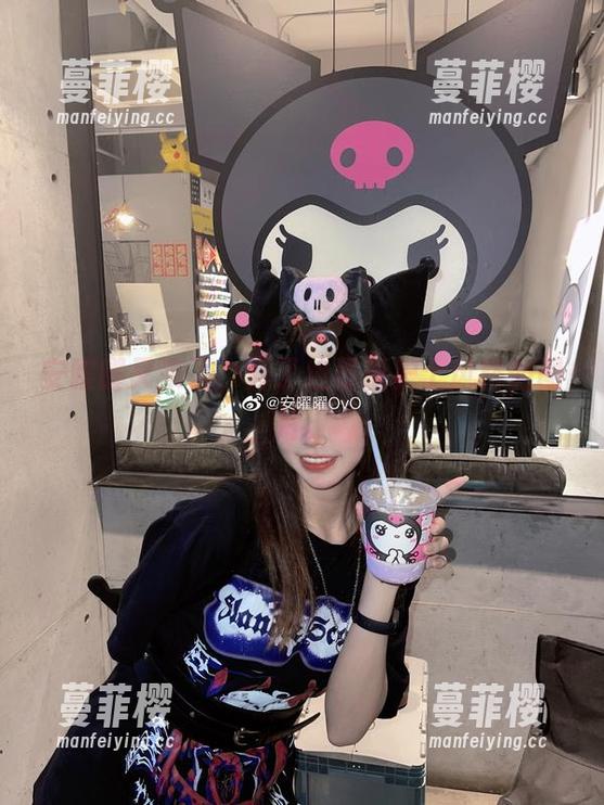 安曜曜又来了，弄了组最新护士风格的图片。