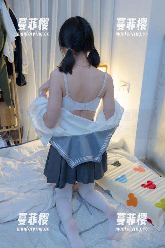 少女秩序 - 啥是小鱼的裸足定制图片？我怎么觉得我的理解总是差那么一截...