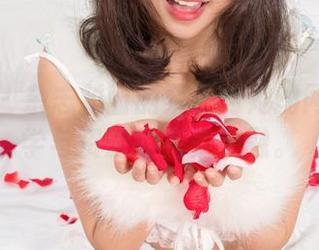 尤果网 – 杂志封面的栗子与她的网袜：美学与资源的完美交融。