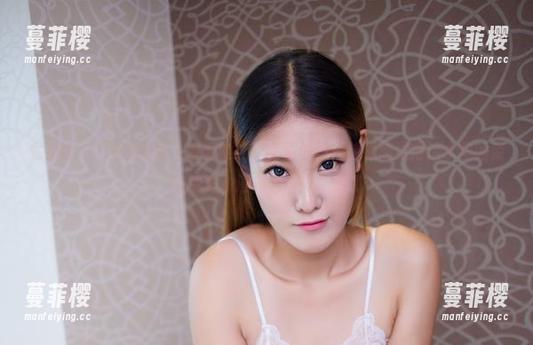 尤物馆 - “这是Kely香香的泳衣写真原图，越看越觉得这水里的姿势像是动漫角色啊！”图集