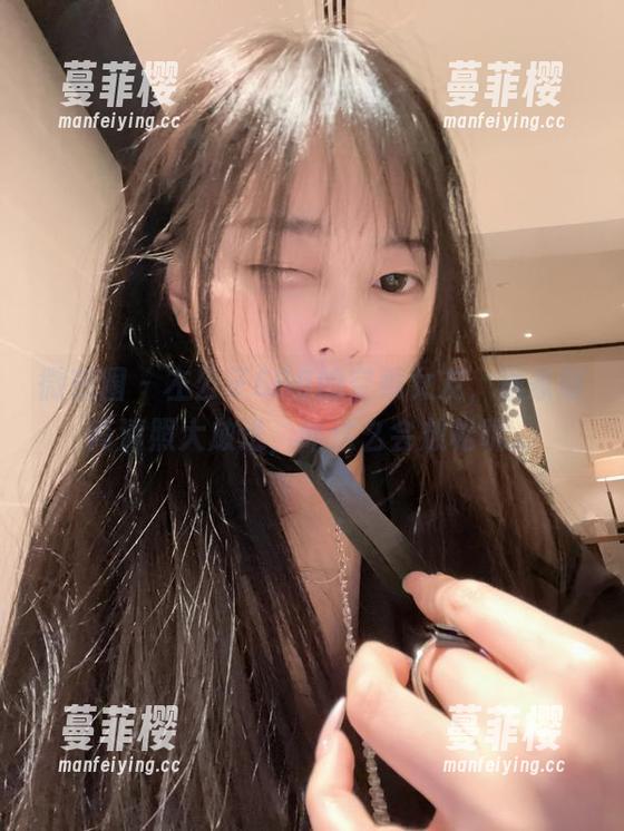 微密圈 - 左公子666的空乘女友，居家版高清照大放送，咋这么会放松呢。