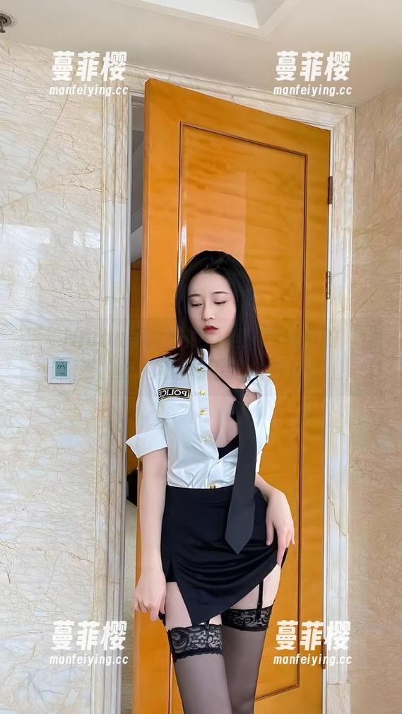 年年Nnian写真中的蕾丝：传说中的“优雅屌丝”风请收下这个图包。