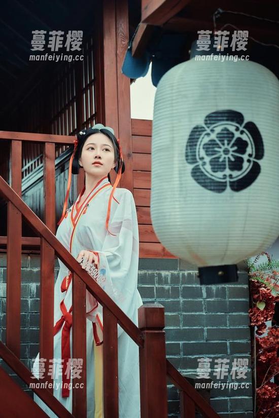 年年Nnian牛仔裤，高清照片看得我直想买一条同款！
