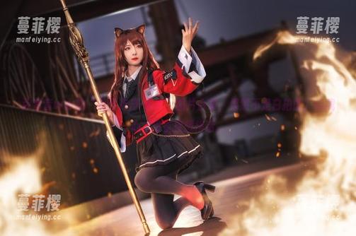 弥音音ww的“明日方舟-天火”图片合集，果然不是白拍的，让我心水得直接想搭话。