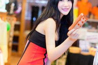 推女神 – 果然原图更真实，王乔恩Abby的裸足让人难以专注…这是好还是坏呢？