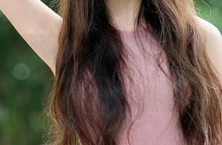 推女郎 – 美图狂欢!翻看胡允儿白色图包,白得恰到好处的优雅!