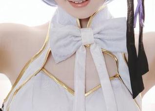 朝雾爱的画像：海边的清新多一层难以言说的情绪