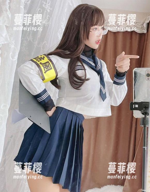 杏子夫人 看到杏子夫人红裙子的写真分享,我的审美要被重置了,咋能这么好看?