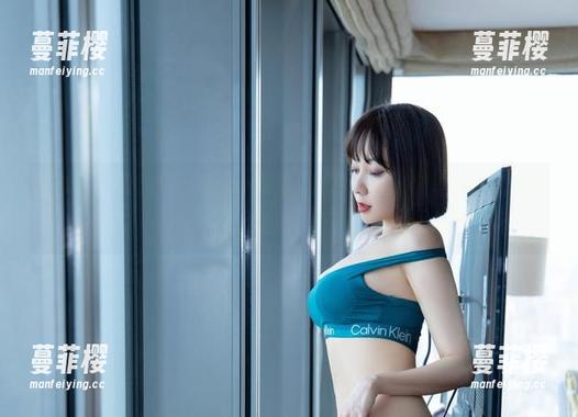 微密圈 - 黑丝套装私拍，果儿Victoria你也是敢穿，谁会不回头看？