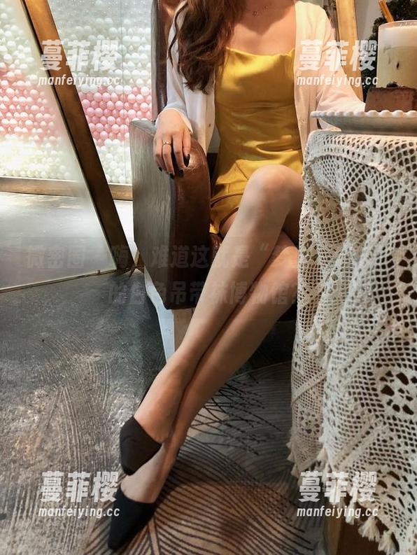 微密圈 - 嗨，难道这就是“梦里一只喵”的白色吊带袜博物馆？