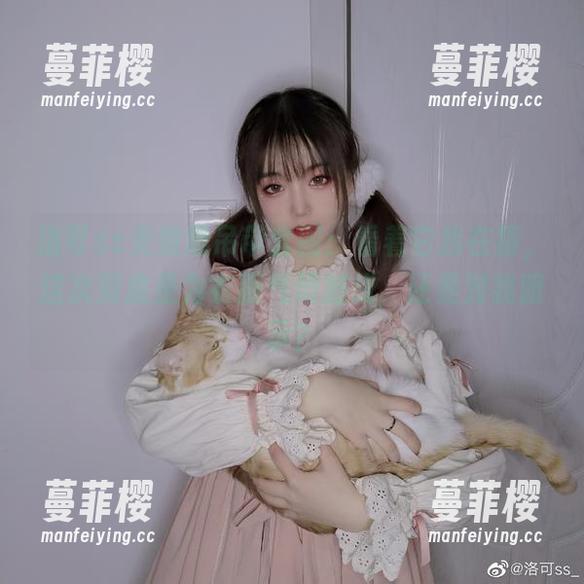 洛可ss光效黑吊带套图：看着它我在猜，这次到底是为衣服气势加成，还是对我暗示？
