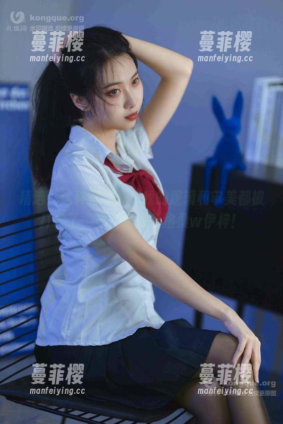 洛桑w伊梓 精选:这种情况下,我的逻辑和审美都被打破了,当红裙遇上洛桑w伊梓!
