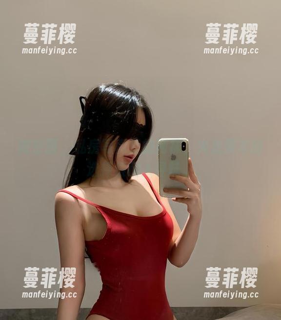 微密圈 - 私房写真里的网袜，火龙果羊的选择很耐人寻味。