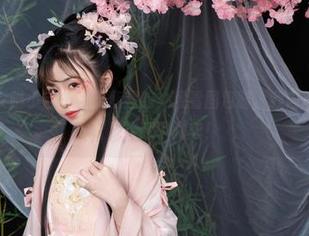 当爆机少女喵小吉穿上天使翅膀，观看图包时，我内心的小鹿理智直接踩了刹车！